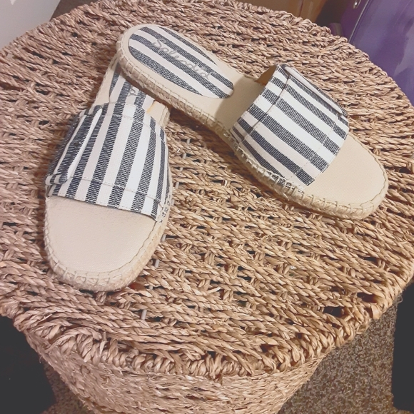 Splendid Shoes - Splendid Buckle Detail woven sandals